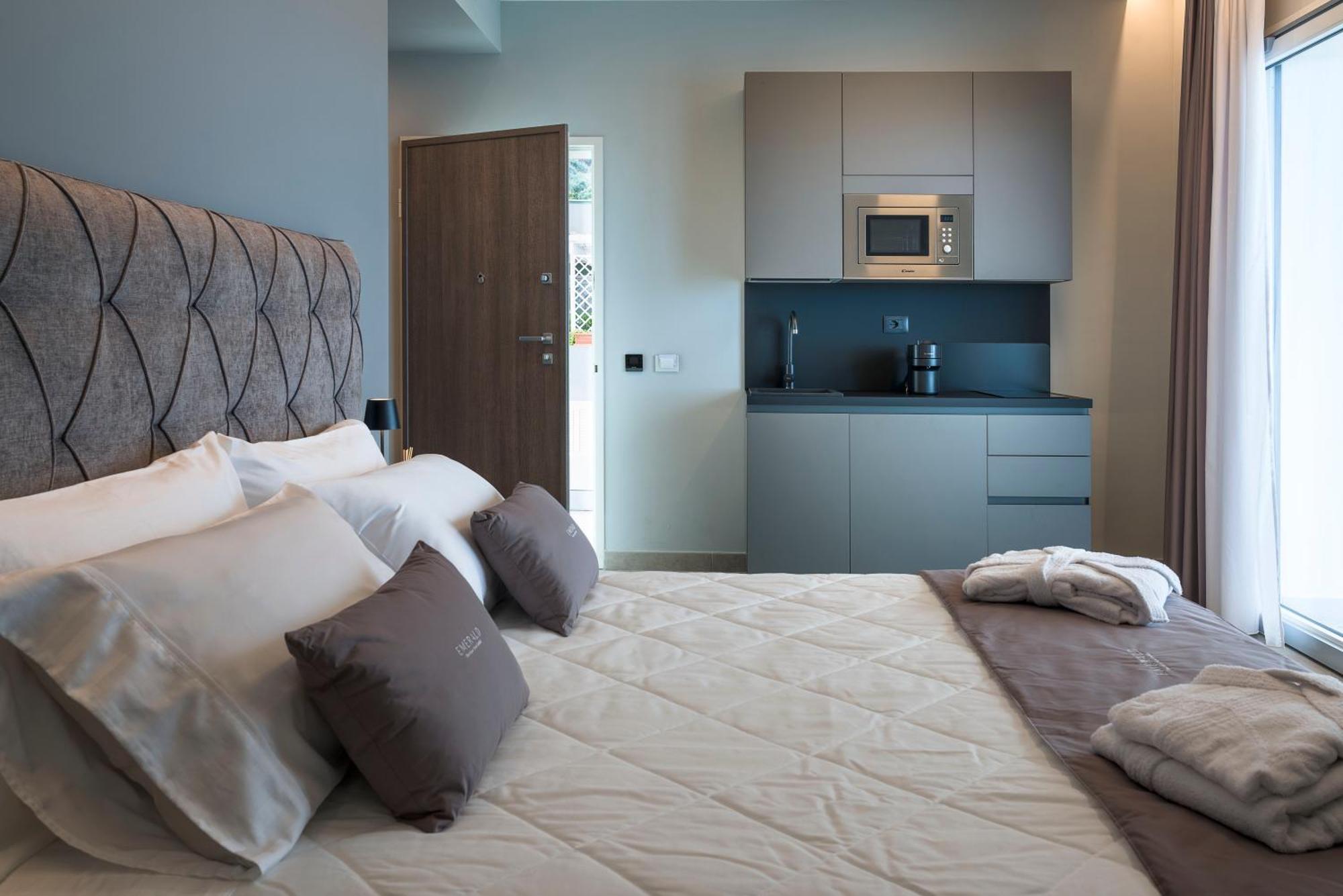 Emerald Hotel Residence Cefalu Bagian luar foto